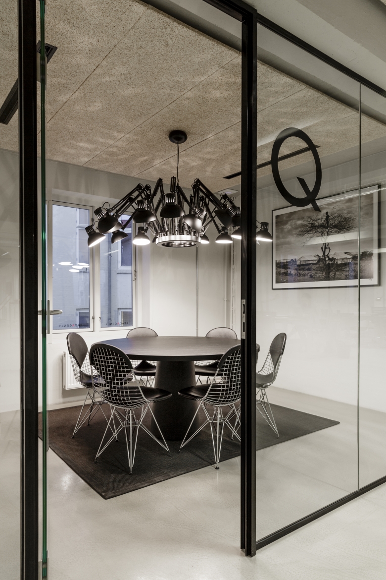 开云（中国） - 坐具|餐椅|办公家具|设计师家具|伊姆斯金属线椅（舒适版）